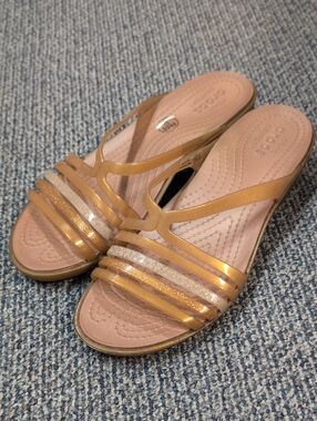 CROCS Women’s Metallic Gold and Blush Slide Sandals Size 8
